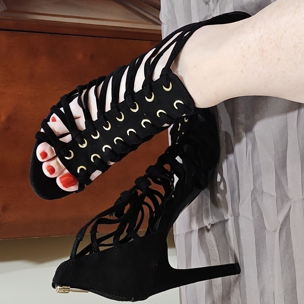 Jessica Simpson Black Heels with Gold Details